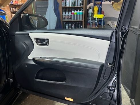 Used 2016 Toyota Avalon Limited image 4