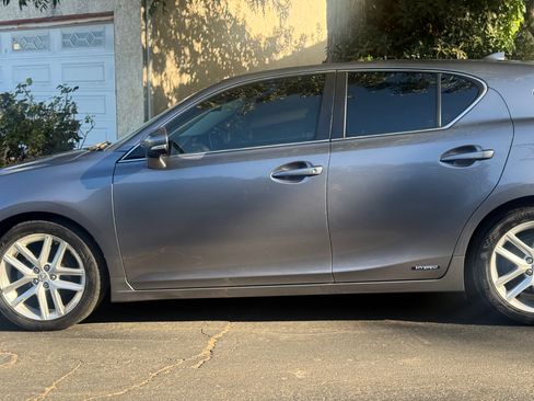 Used 2016 Lexus CT 200h FWD image 2