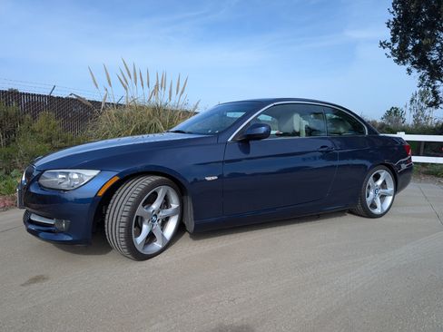 Used 2011 BMW 335i 335i Convertible 2D image 4