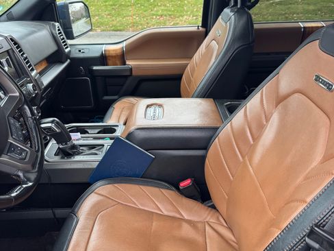 Used 2016 Ford F150 Limited image 2