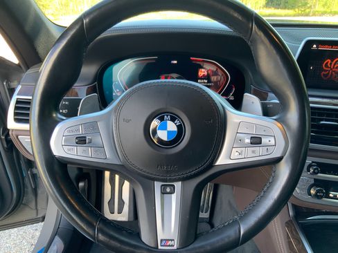 Used 2022 BMW 750i xDrive w/ Executive Package AWD/4WD image 15