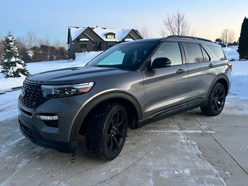 Used 2023 Ford Explorer ST w/ Equipment Group 401A image 5