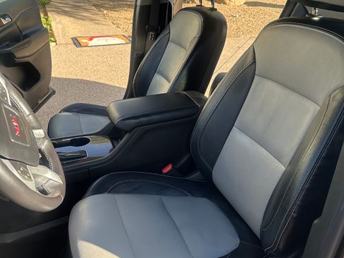 Used 2017 GMC Acadia SLE image 9