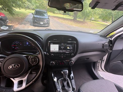 Used 2020 Kia Soul EX FWD image 5