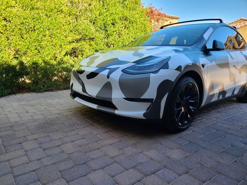 Used 2020 Tesla Model Y Long Range image 8