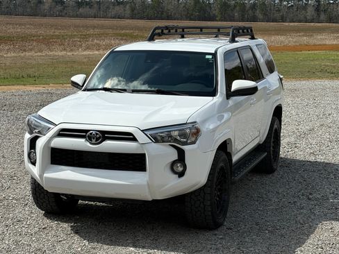 Used 2020 Toyota 4Runner SR5 image 2