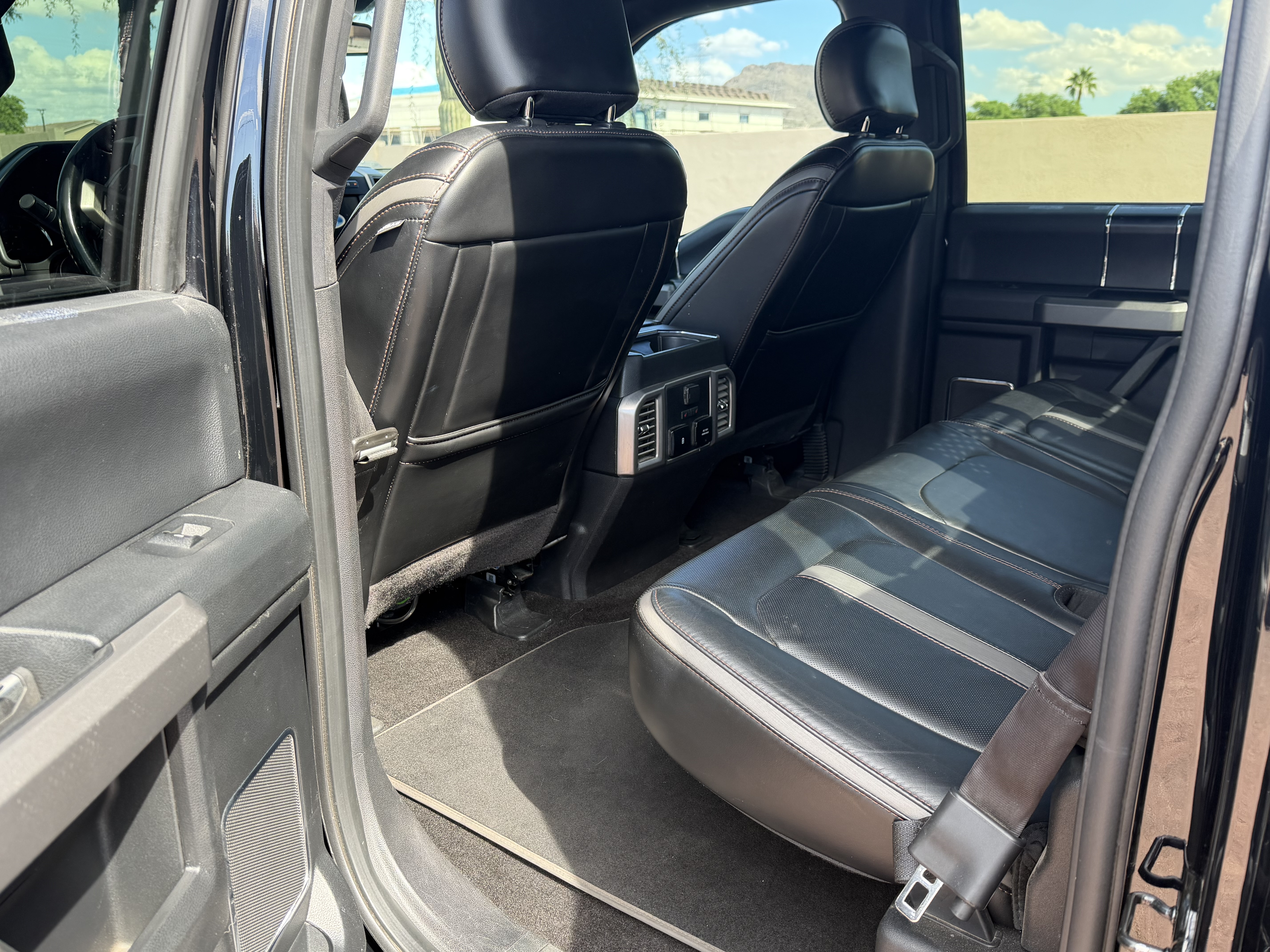 Used 2018 Ford F150 Platinum w/ Equipment Group 701A Luxury AWD/4WD image 9