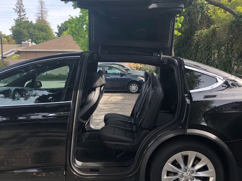 Used 2016 Tesla Model X 75D image 11