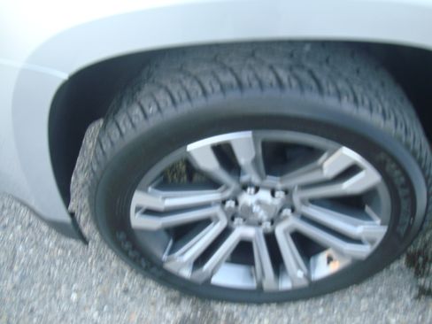 Used 2019 GMC Yukon XL Denali w/ Denali Ultimate Package image 12