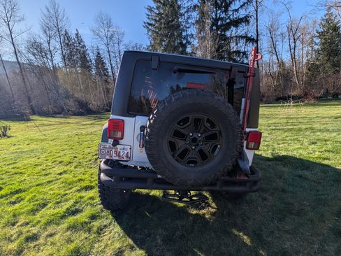 Used 2015 Jeep Wrangler Sport image 9