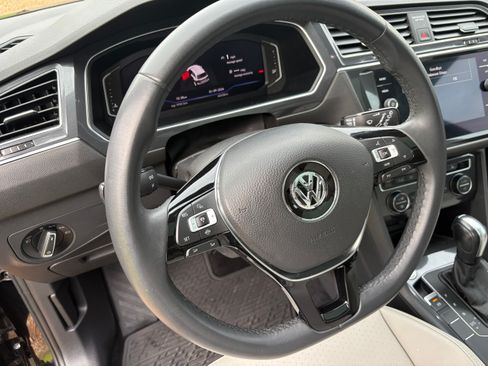 Used 2020 Volkswagen Tiguan SEL image 11