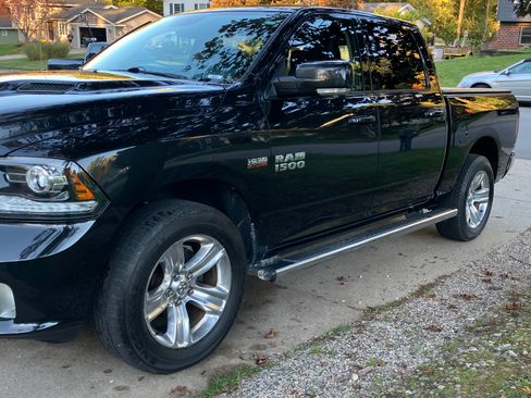 Used 2017 RAM 1500 Sport w/ Comfort Group image 5