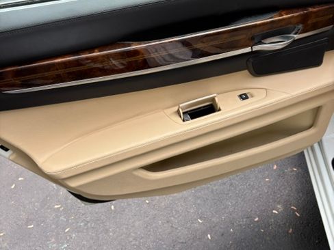 Used 2015 BMW 750Li RWD image 10