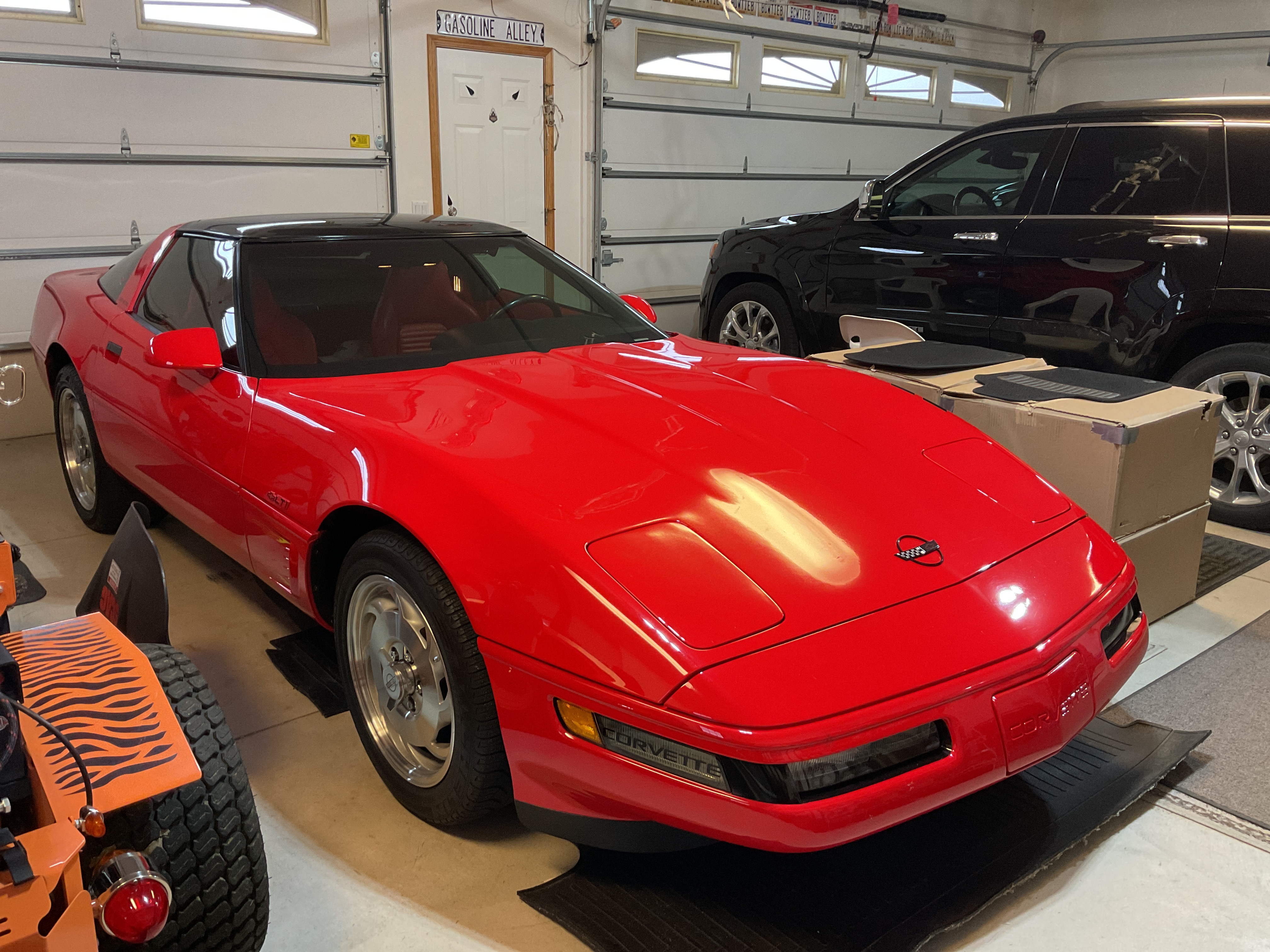 Used 1995 Chevrolet Corvette Coupe RWD image 1