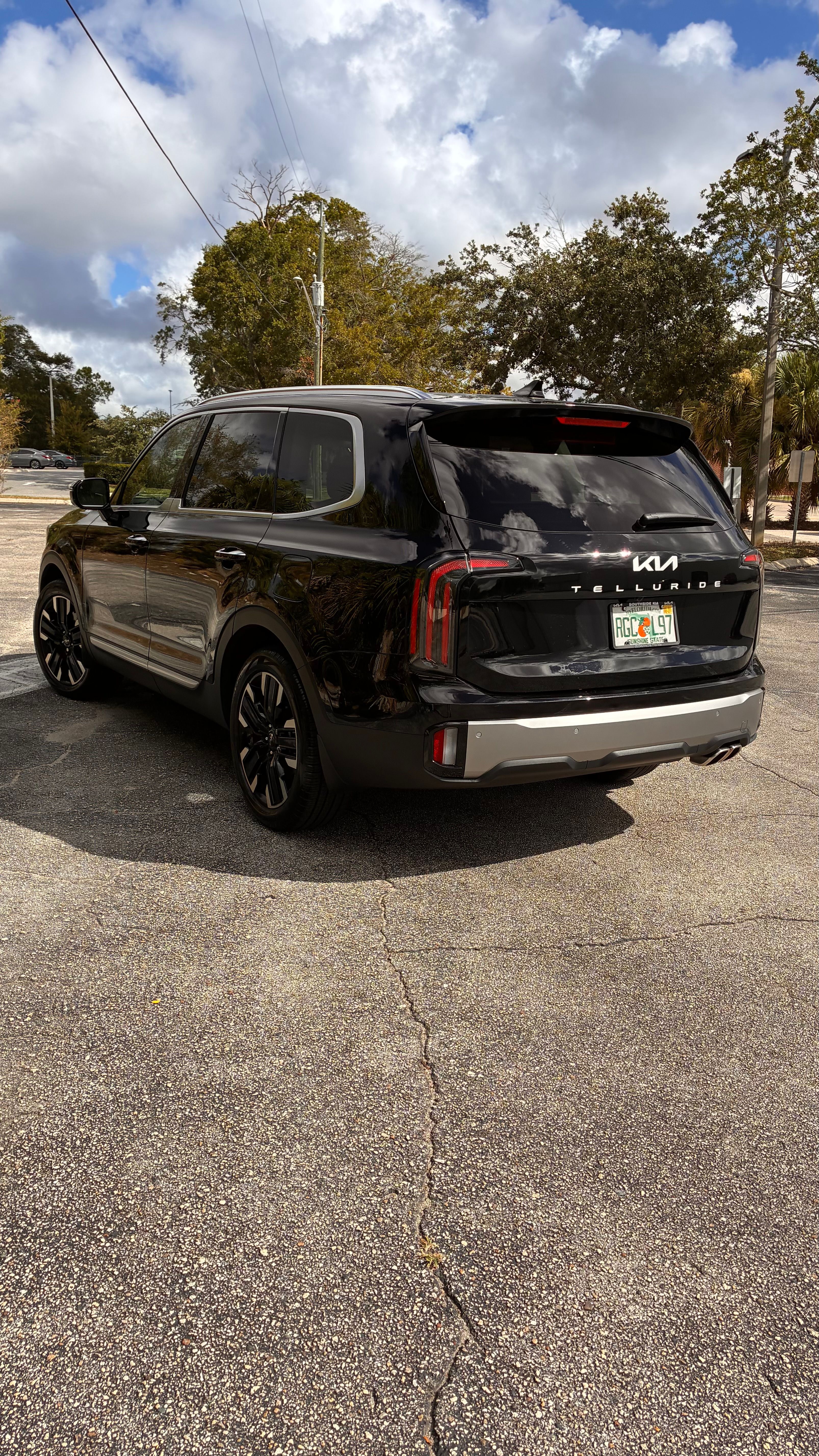 Used 2025 Kia Telluride SX FWD image 1