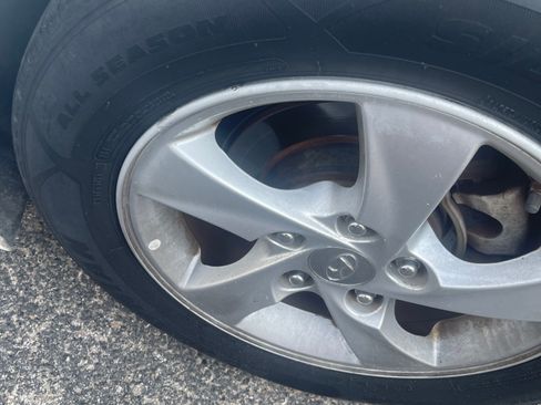 Used 2014 Hyundai Elantra SE image 16