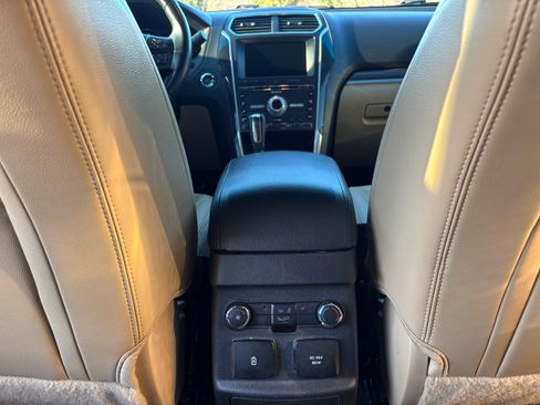 Used 2016 Ford Explorer Limited FWD image 26