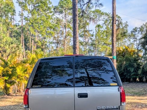 Used 1999 Chevrolet Tahoe 4WD 2-Door w/ Preferred Equipment Group image 4