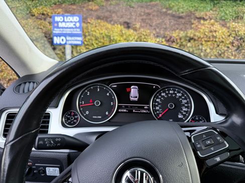 Used 2015 Volkswagen Touareg TDI image 8