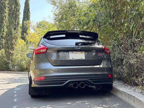 Used 2016 Ford Focus ST w/ Equipment Group 402A image 9