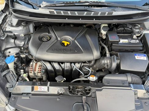Used 2014 Hyundai Elantra Limited w/ Option Group 03 FWD image 6