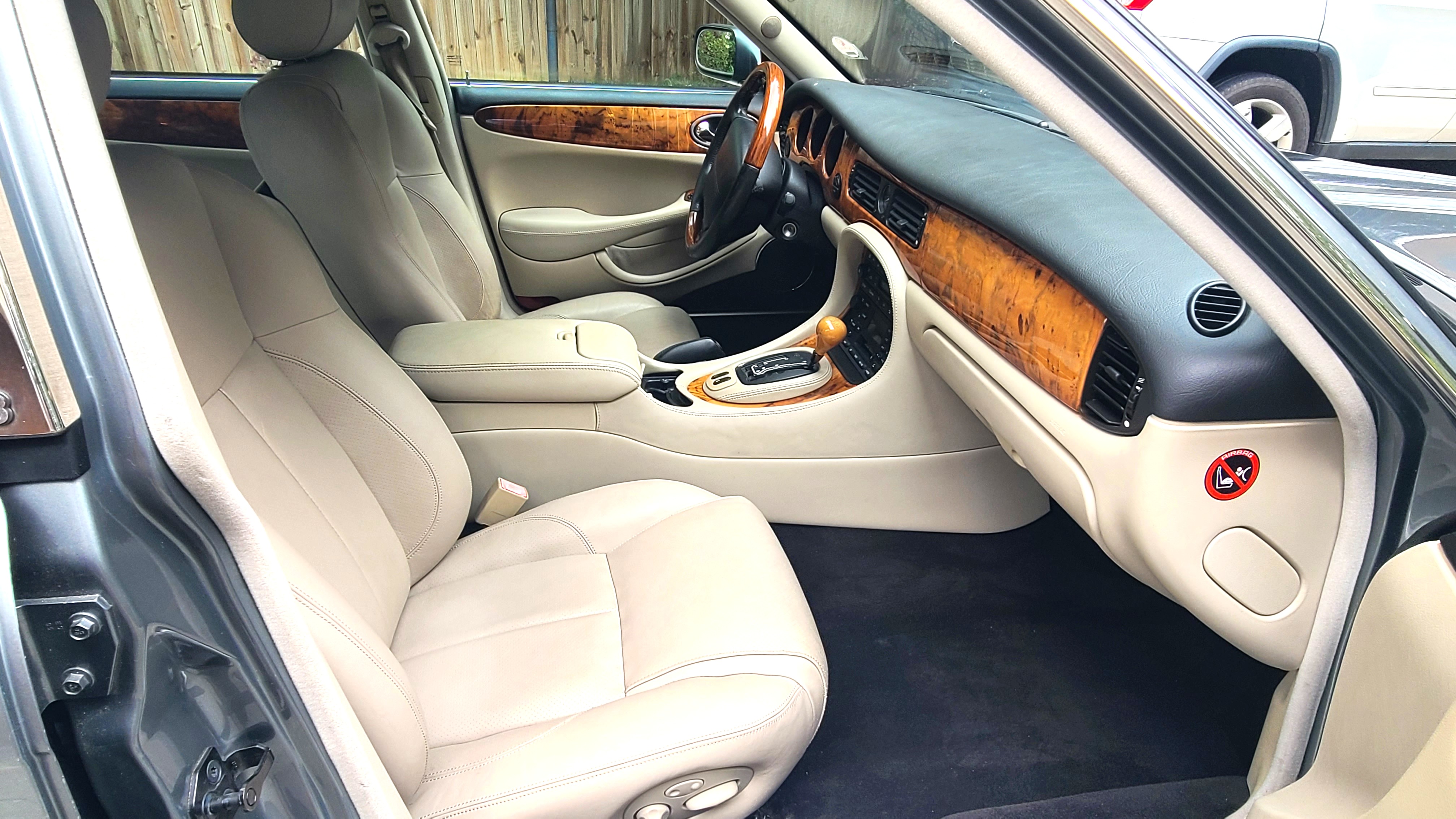 Used 2003 Jaguar XJ8 RWD image 15