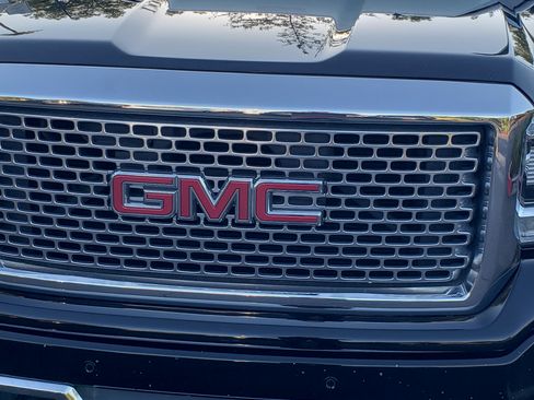 Used 2014 GMC Sierra 1500 Denali w/ Driver Alert Package AWD/4WD image 10