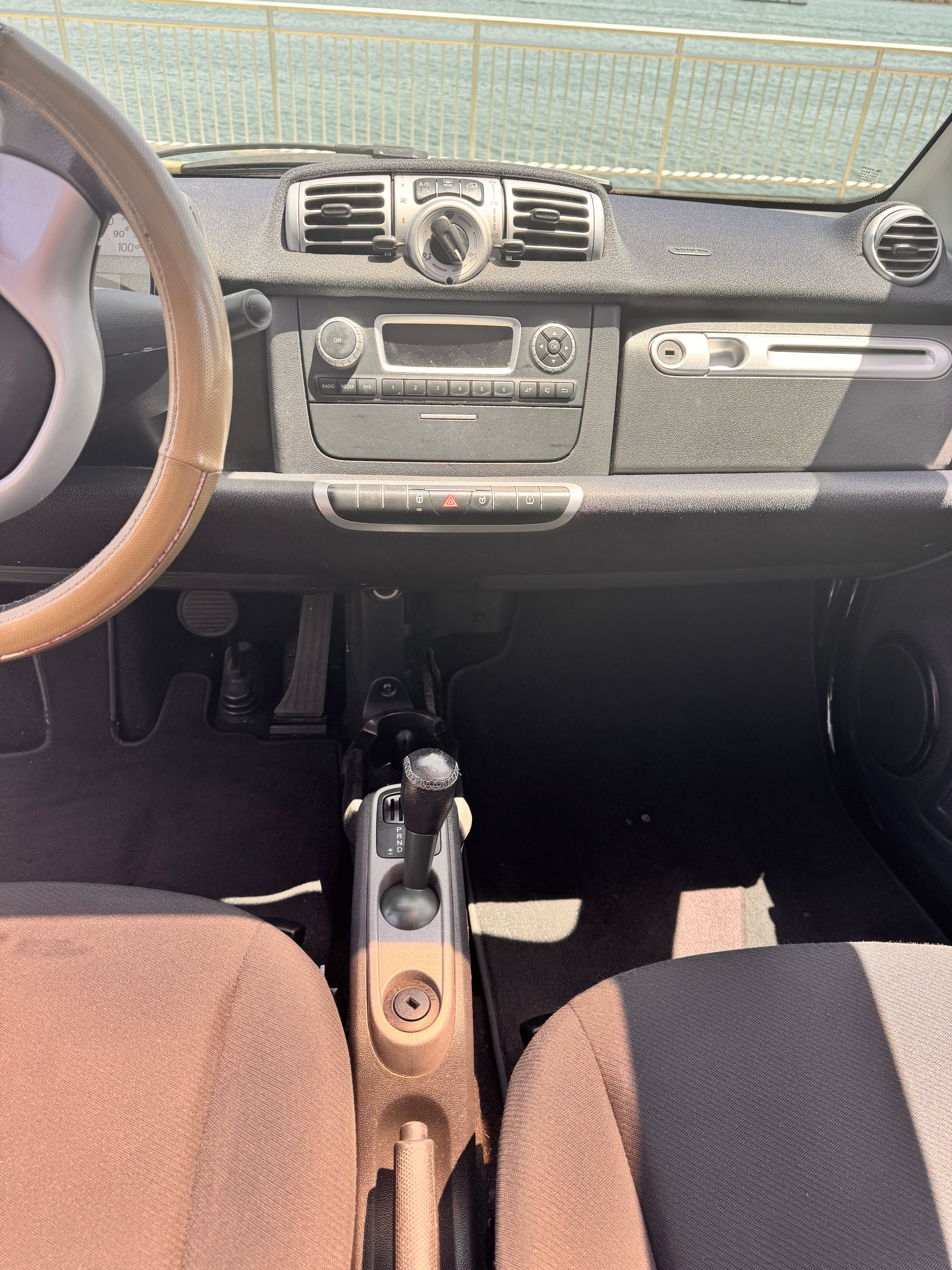 Used 2015 smart fortwo passion RWD image 5