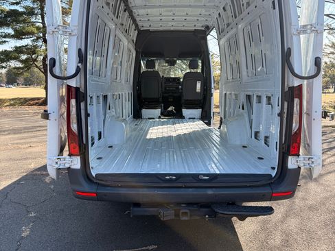Used 2024 Mercedes-Benz Sprinter 2500 image 8