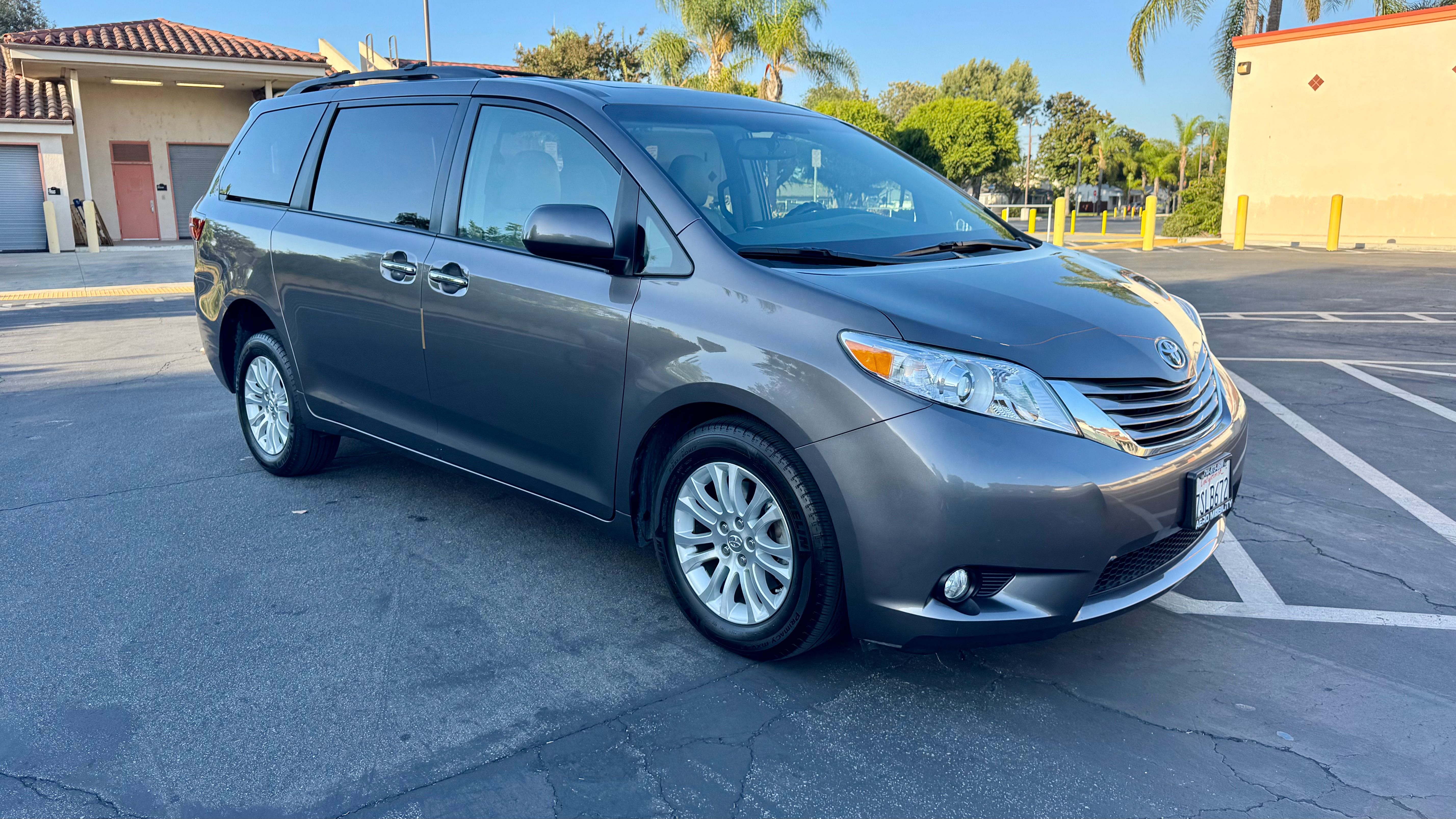 Used 2016 Toyota Sienna XLE w/ XLE Navigation Package FWD image 9