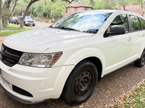 Used 2014 Dodge Journey American Value Package w/ Flexible Seating Group FWD image 1