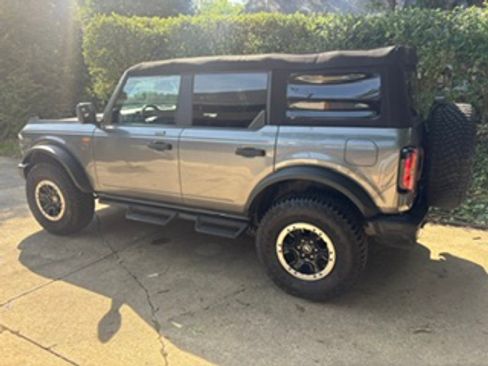 Used 2023 Ford Bronco Badlands w/ Sasquatch Package AWD/4WD image 2