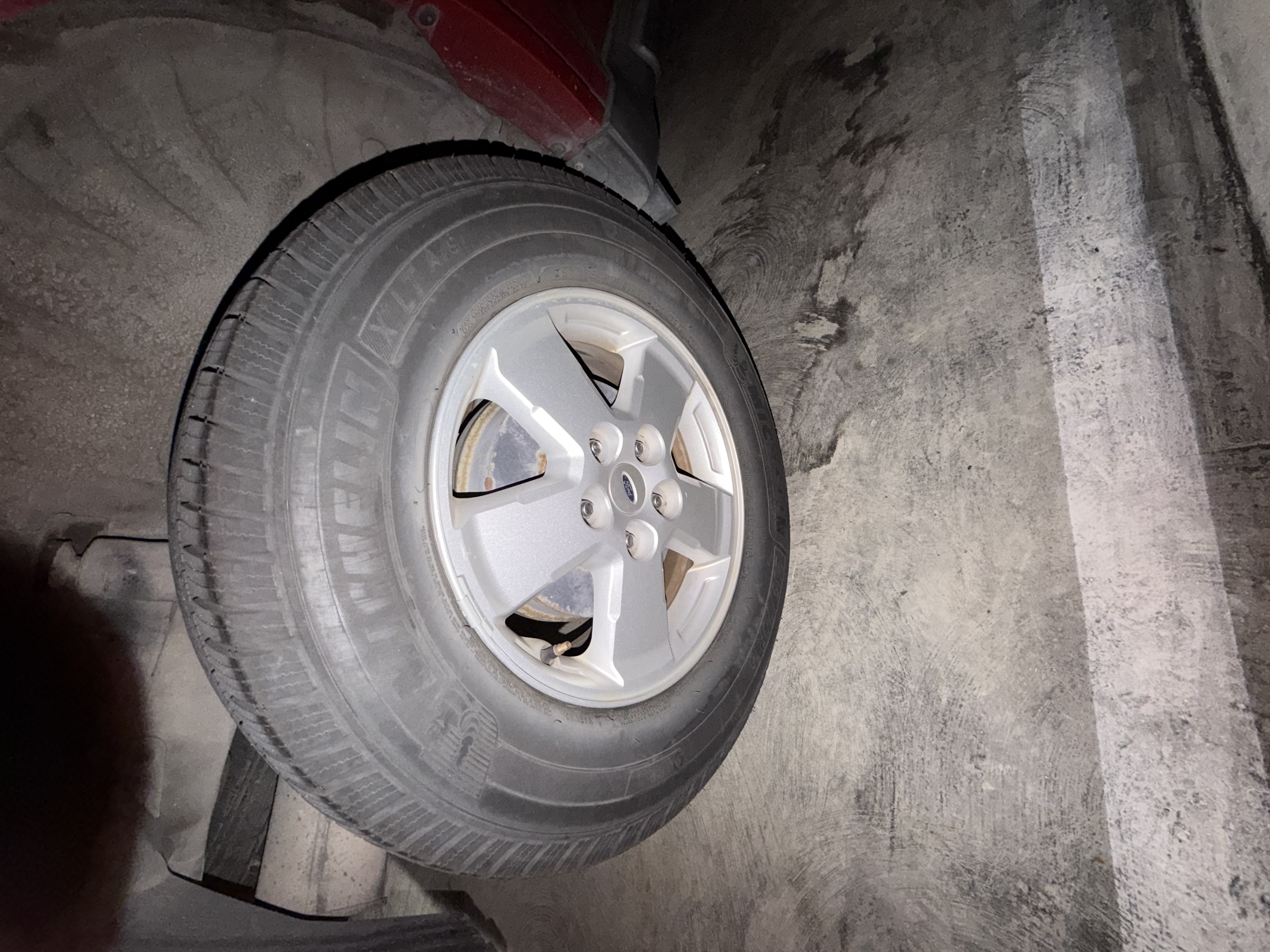 Used 2010 Ford Escape XLS AWD/4WD image 5