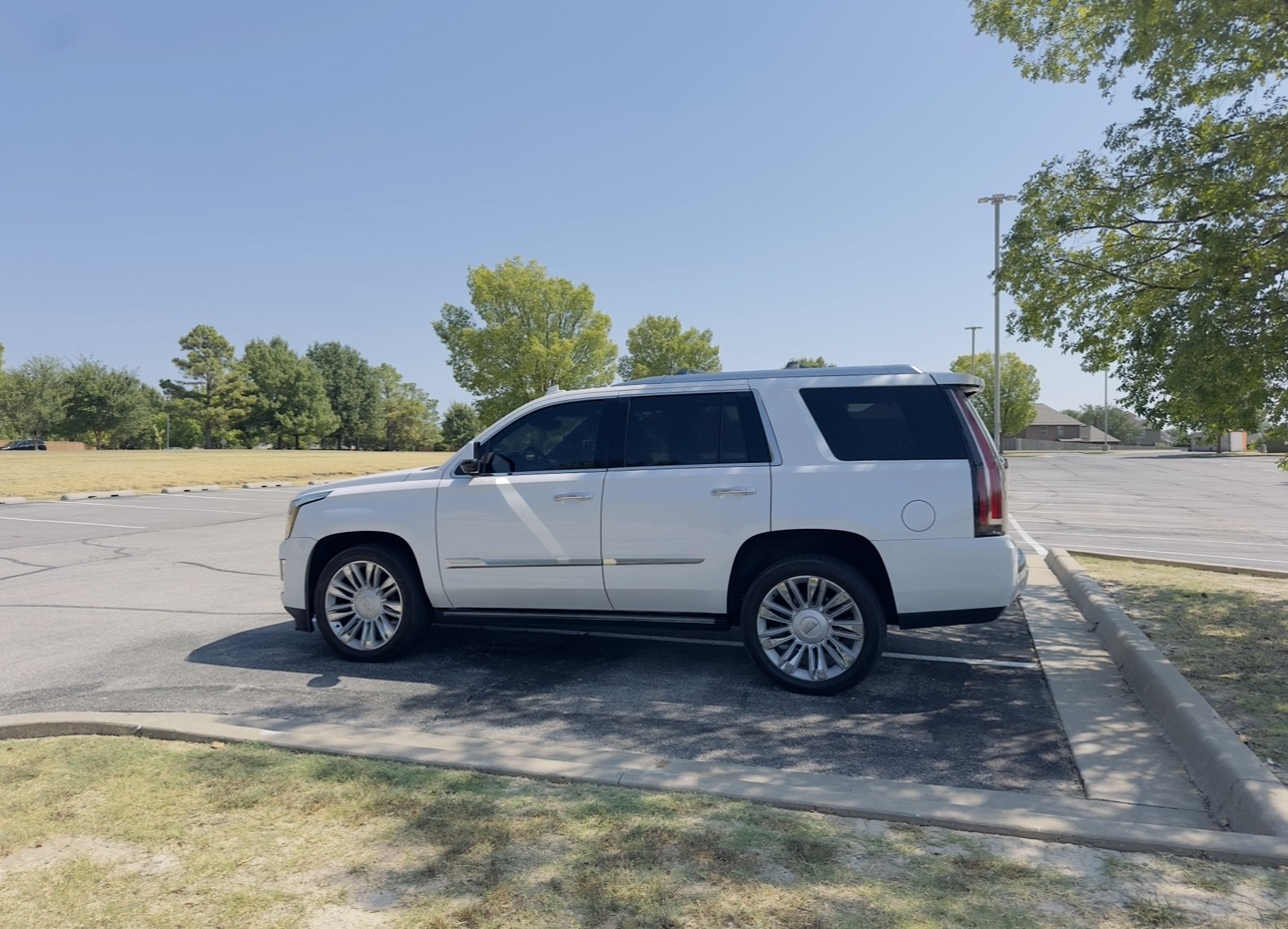 Used 2016 Cadillac Escalade Platinum AWD/4WD image 4