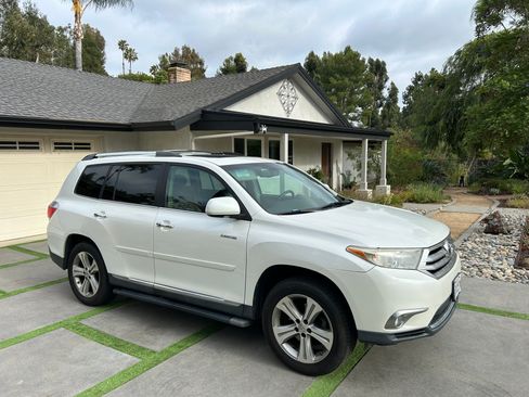 Used 2011 Toyota Highlander Limited FWD image 1