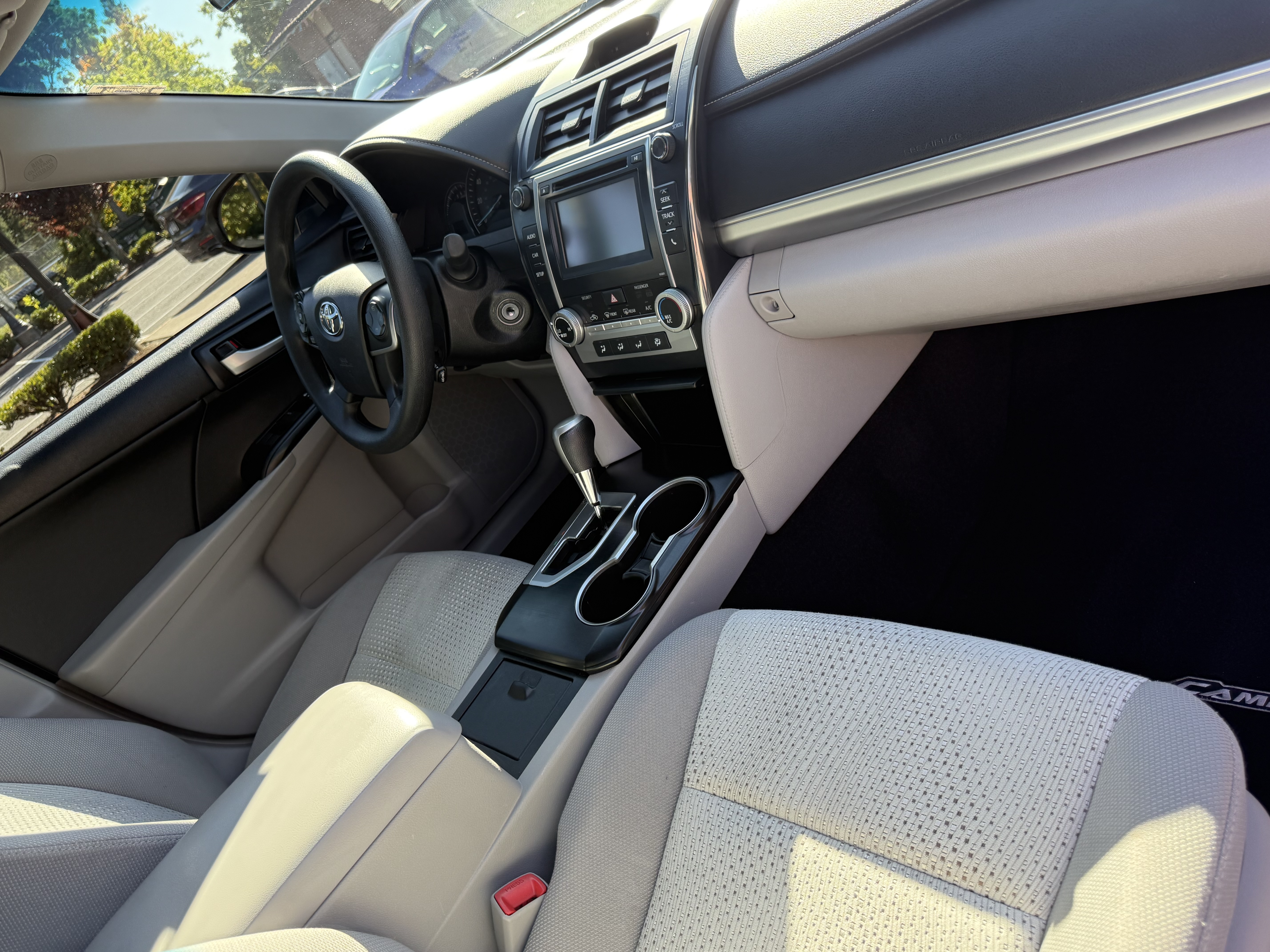 Used 2014 Toyota Camry LE FWD image 13
