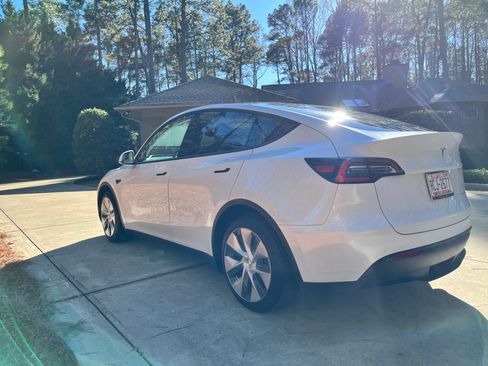 Used 2020 Tesla Model Y Long Range image 4
