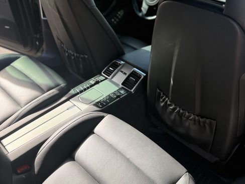 Used 2015 Porsche Panamera 4 image 9