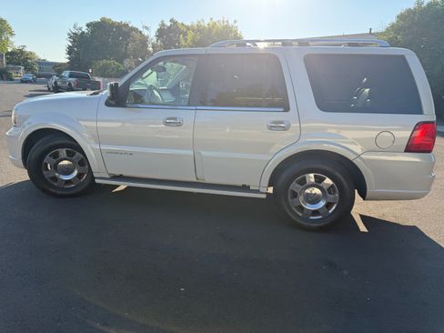 Used 2006 Lincoln Navigator Luxury AWD/4WD image 6