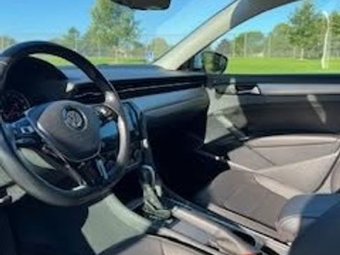 Used 2020 Volkswagen Passat 2.0T SE image 17