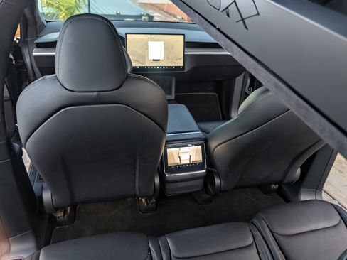 Used 2022 Tesla Model X image 15