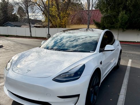 Used 2022 Tesla Model 3 image 4