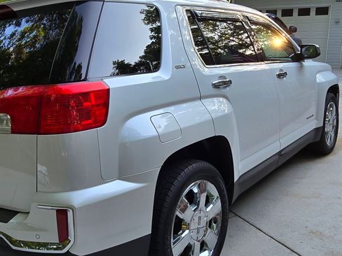 Used 2016 GMC Terrain SLT w/ Open Road Package FWD image 12