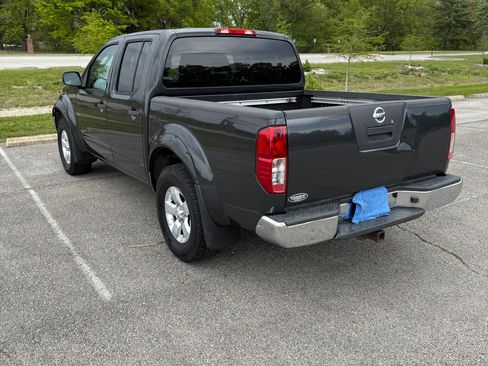 Used 2011 Nissan Frontier SV w/ SV Premium Utility Pkg AWD/4WD image 6