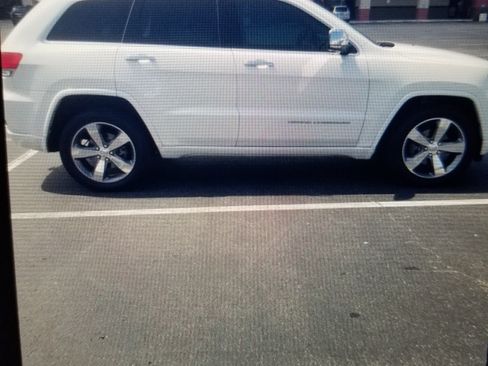 Used 2016 Jeep Grand Cherokee Overland w/ Trailer Tow Group IV image 4