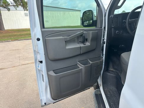 Used 2017 GMC Savana 2500 image 13