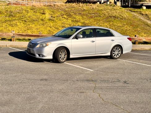 Used 2011 Toyota Avalon Limited image 13