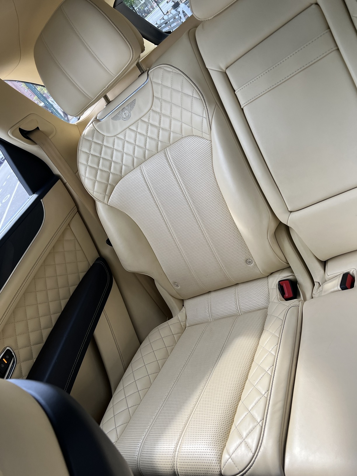 Used 2017 Bentley Bentayga AWD/4WD image 8