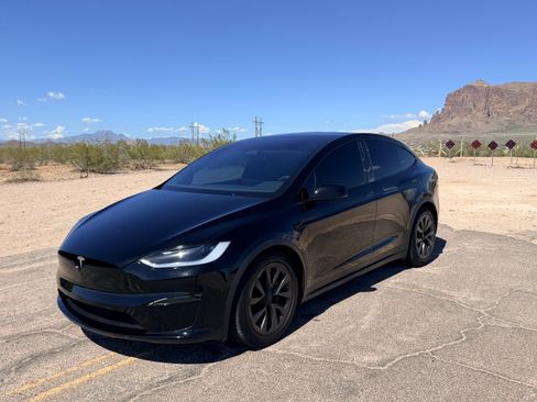 Used 2025 Tesla Model X AWD/4WD image 2