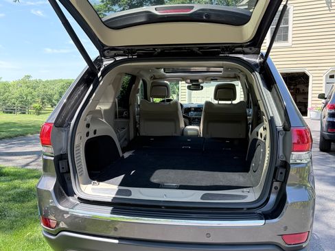 Used 2019 Jeep Grand Cherokee Limited w/ Luxury Group II AWD/4WD image 11